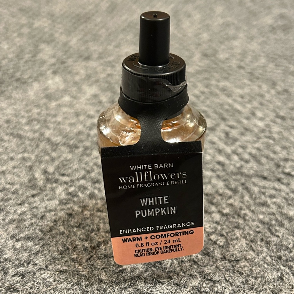 White Barn Wallflowers White Pumpkin Fragrance Refill - Black and Peach